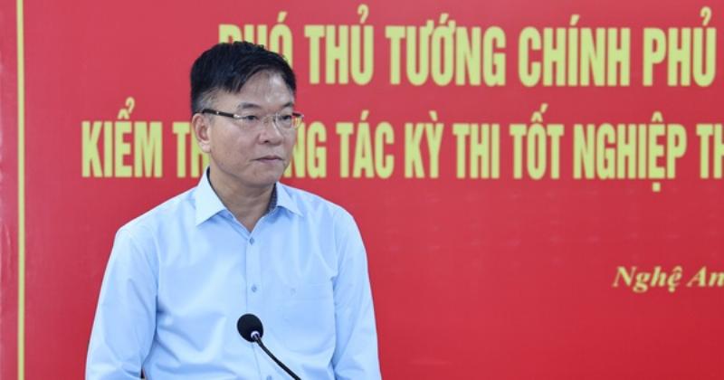 Học sinh thể hiện sự căng thẳng trước kỳ thi trắc nghiệm Công nghệ 12